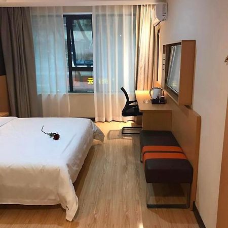 7 Days Premium Chongqing Jiangbei International Airport Branch Hotel Buitenkant foto