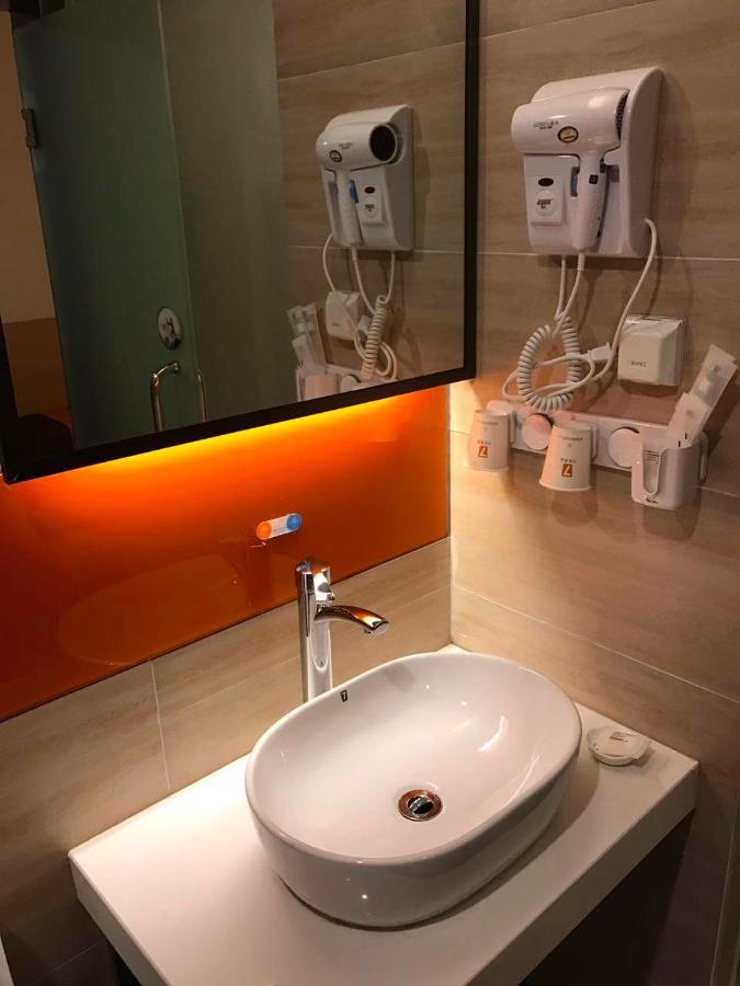 7 Days Premium Chongqing Jiangbei International Airport Branch Hotel Buitenkant foto