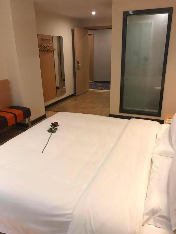 7 Days Premium Chongqing Jiangbei International Airport Branch Hotel Buitenkant foto