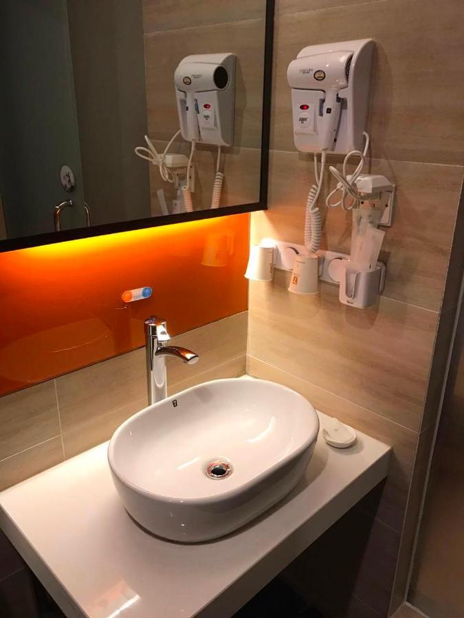 7 Days Premium Chongqing Jiangbei International Airport Branch Hotel Buitenkant foto