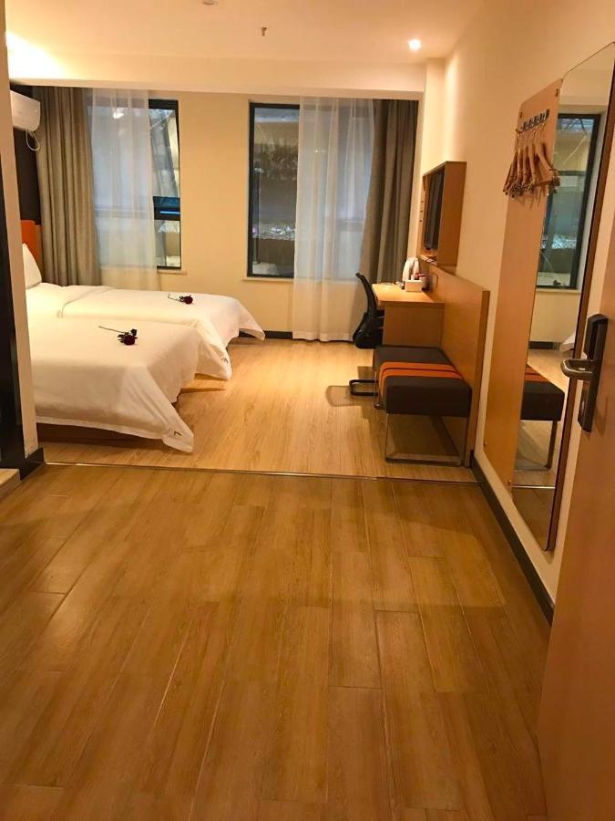 7 Days Premium Chongqing Jiangbei International Airport Branch Hotel Buitenkant foto
