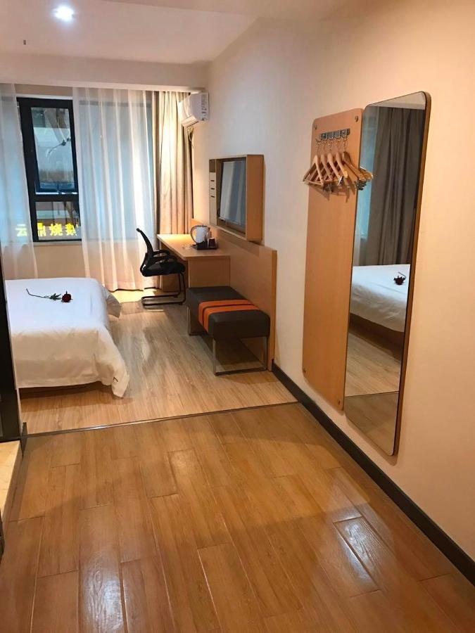 7 Days Premium Chongqing Jiangbei International Airport Branch Hotel Buitenkant foto