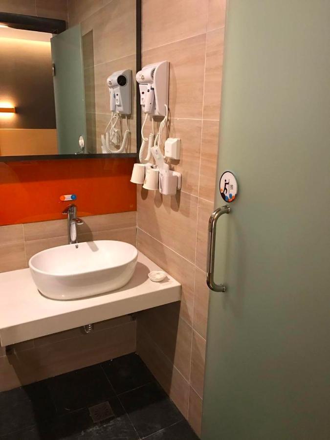 7 Days Premium Chongqing Jiangbei International Airport Branch Hotel Buitenkant foto